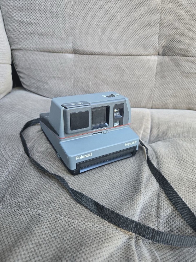 vintage polaroid camera￼