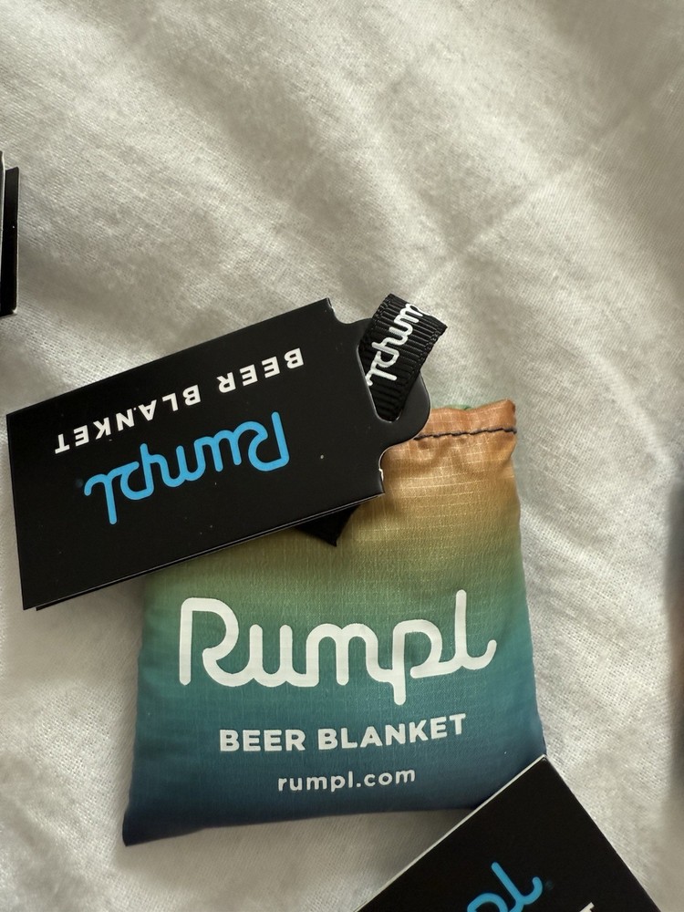 Rumpl Beer blanket / Bevy Sack Six Pack