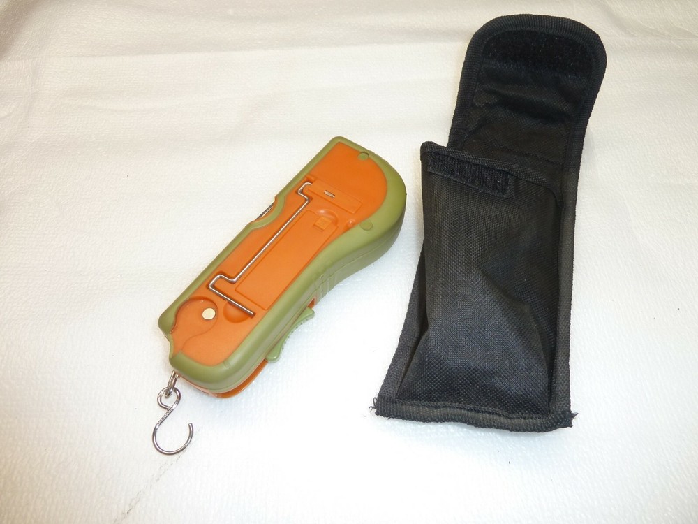 MOSSY OAK MULTI-TOOL FISHING SCALE MEASURING TAPE FLASHLIGHT