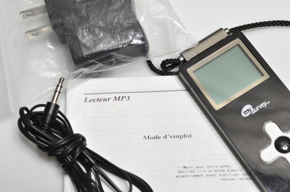 LECTEUR MP3 Player Bundle- Black - Charger, Earplugs,Manual, CD