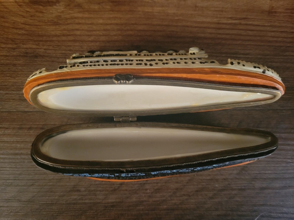 MARITIME, "TITANIC" HINGED BOX SOUVENIR MODEL