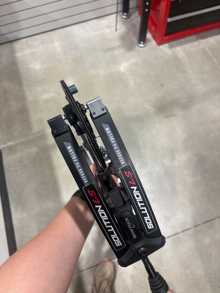 Used RH Bowtech Solution LS ready to hunt!