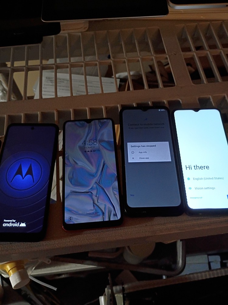 ELECTRONICS LOT IPHONES ANDROIDS IPADS IPODS AND MORE