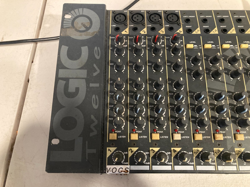 Studiomaster Logic Twelve Mixer