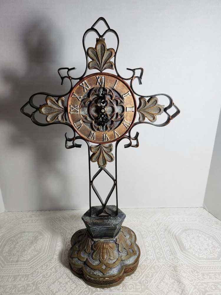 STEIN MART CROSS QUARTZ CLOCK ON A PETESTAL