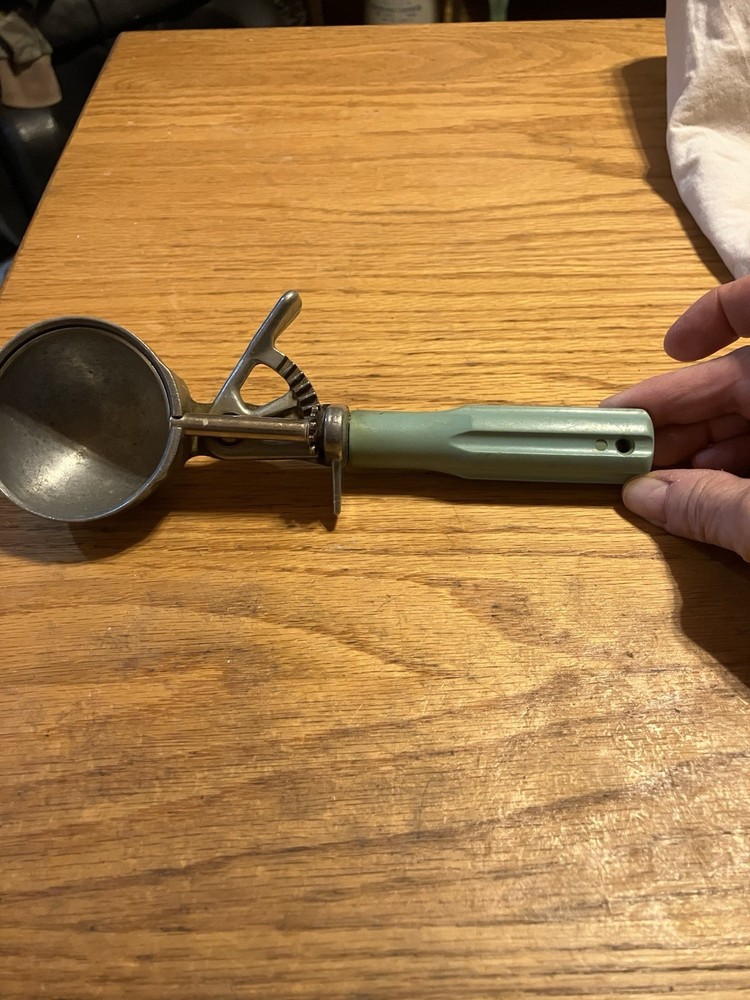 Vintage Scoop Master Ice Cream Scoop Green Handle