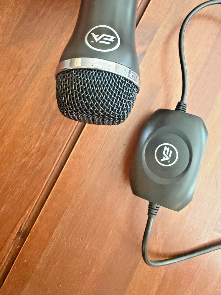 EA Logitech corded microphone