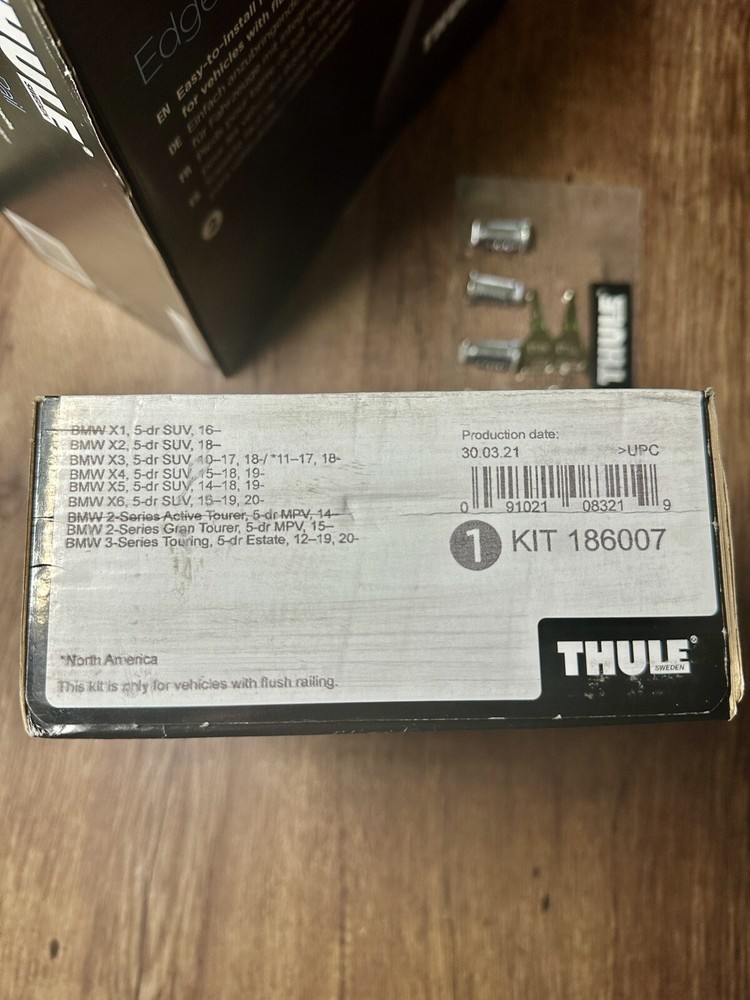 Thule Edge Flush Rail Foot Pack 720601 + Thule Kit 186007 + Thule Locks (BUNDLE)