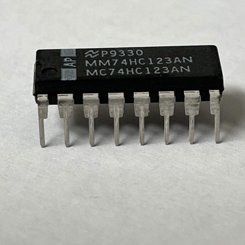 NATIONAL MM74HC123AN Multivibrator, Monostable Type, 16 Pin, Plastic, DIP NOS
