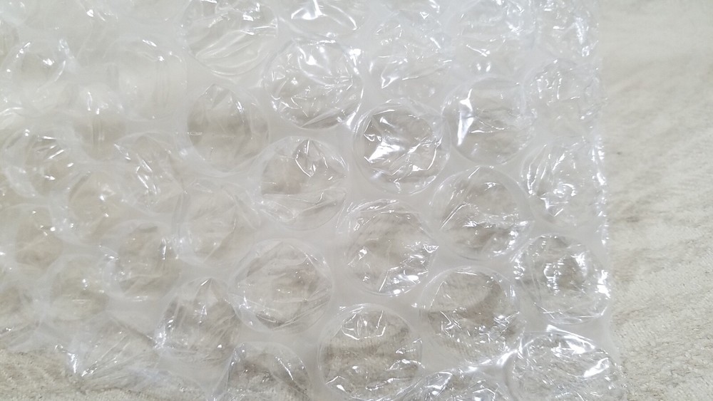 1/2 LARGE BUBBLE CUSHIONING WRAP PADDING 12" x 15' FT ROLL PERFORATED CUTS