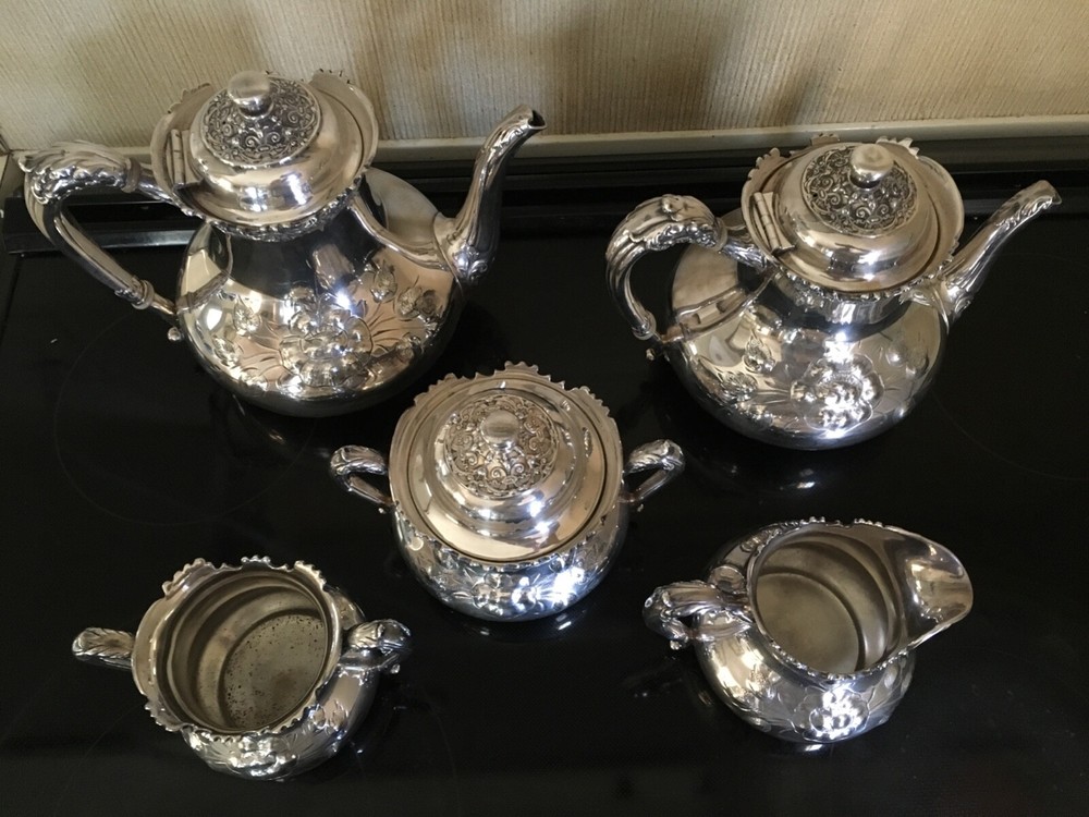 VINTAGE REED & BARTON 5 PC SILVER PLATE TEA COFFEE SET W/ RARE REPOUSSE UPGRADE