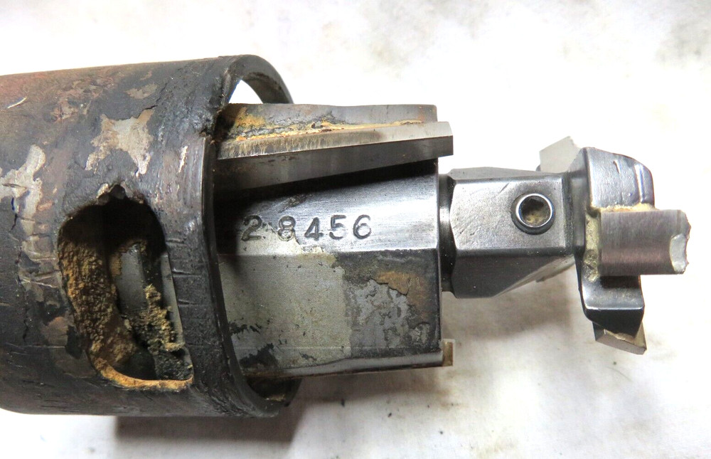 (USED) R8 ARBOR with DAMAGED SHELL MILL CUTTER (160-C1)