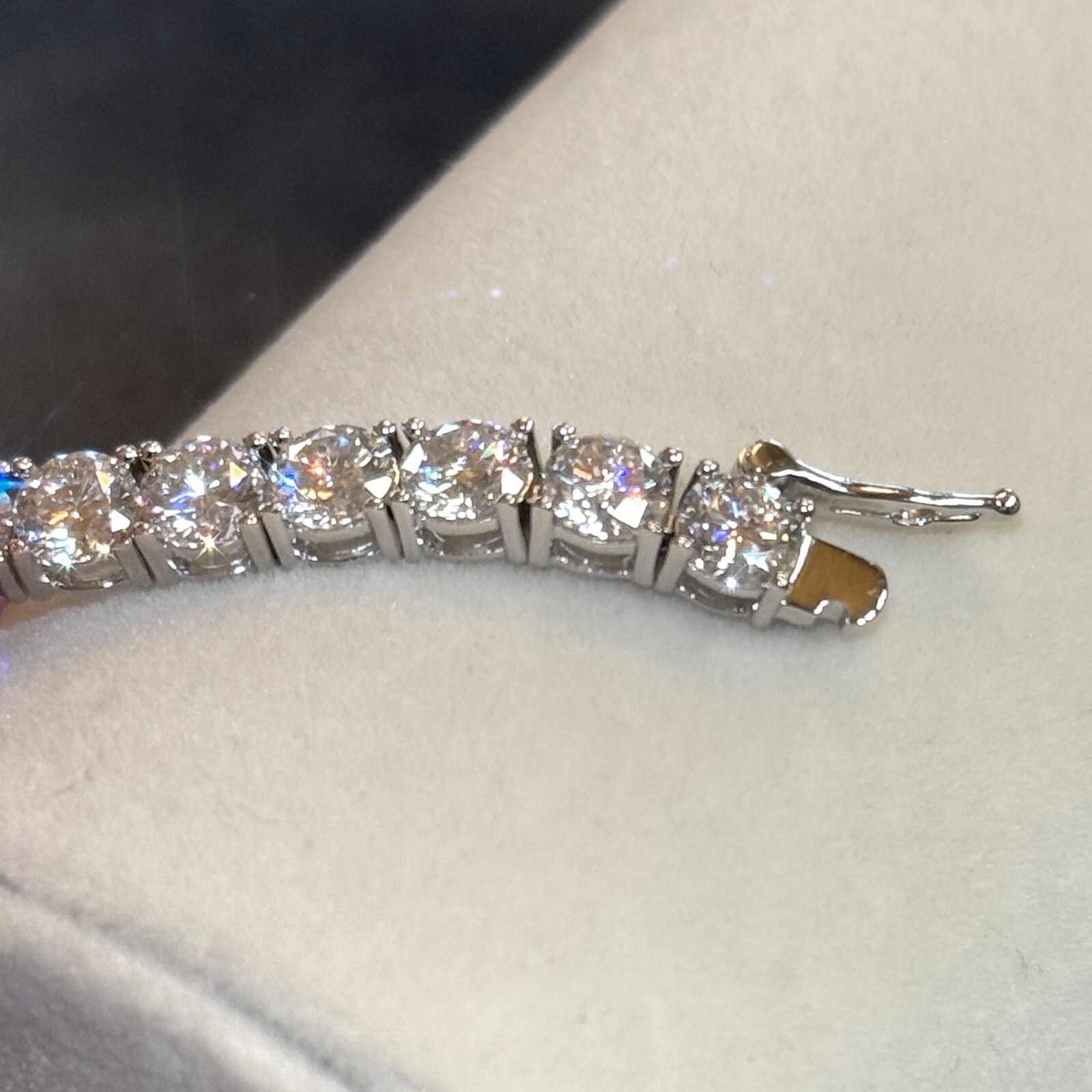 VVS1 Certified Moissanite Tennis Bracelet in 925 Silver