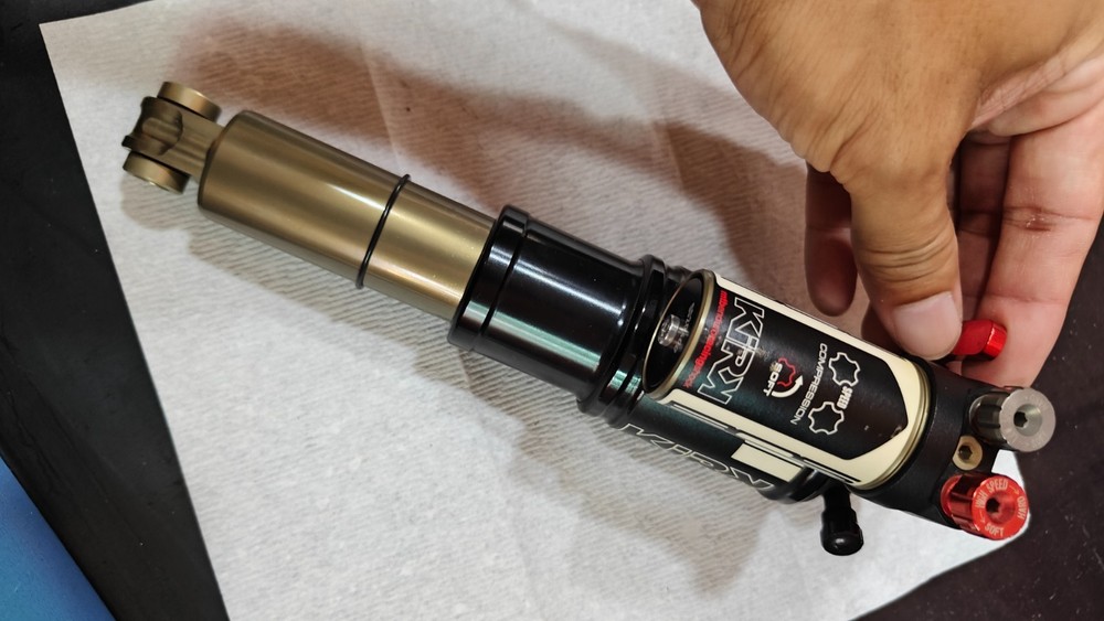 BOS KIrk Shock 216x62