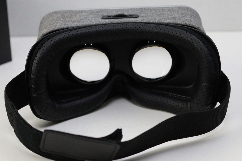 Cell Phone VR Headset Virtual Reality Glasses 3D Mobile Games for iOS & Android