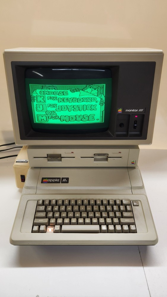 Vintage Apple IIe computer