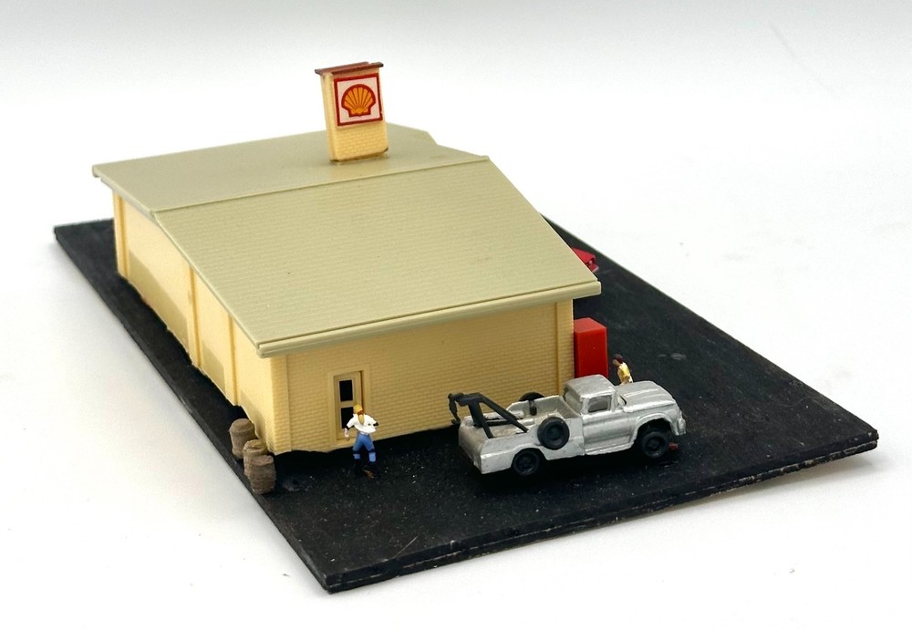 Bachmann N Scale Shell Gas Station