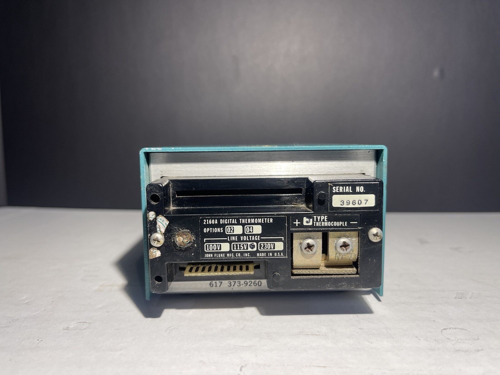 FLUKE 2160A DIGITAL THERMOMETER