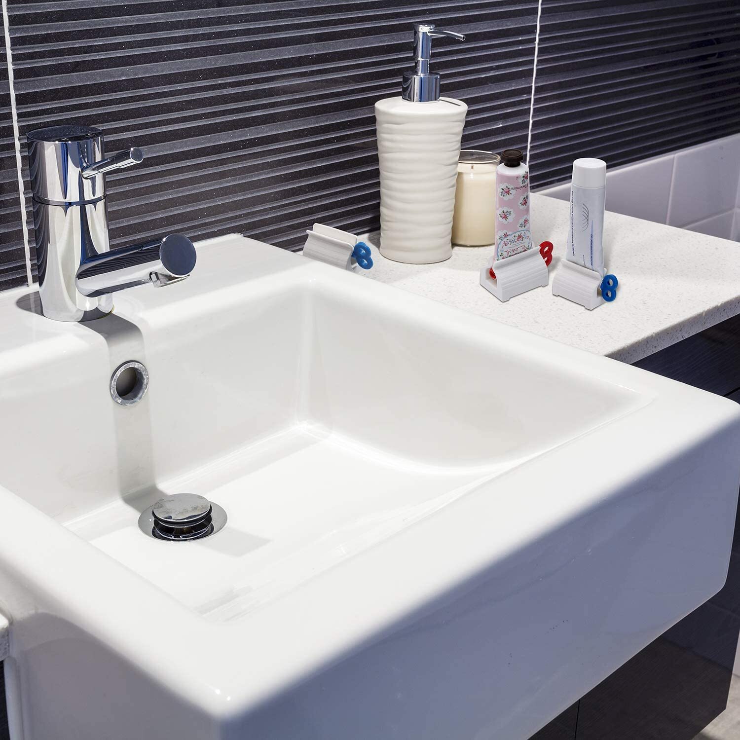 3Pcs Rolling Tube Toothpaste Squeezer Manual Dispenser Seat Holder Home Bathroom