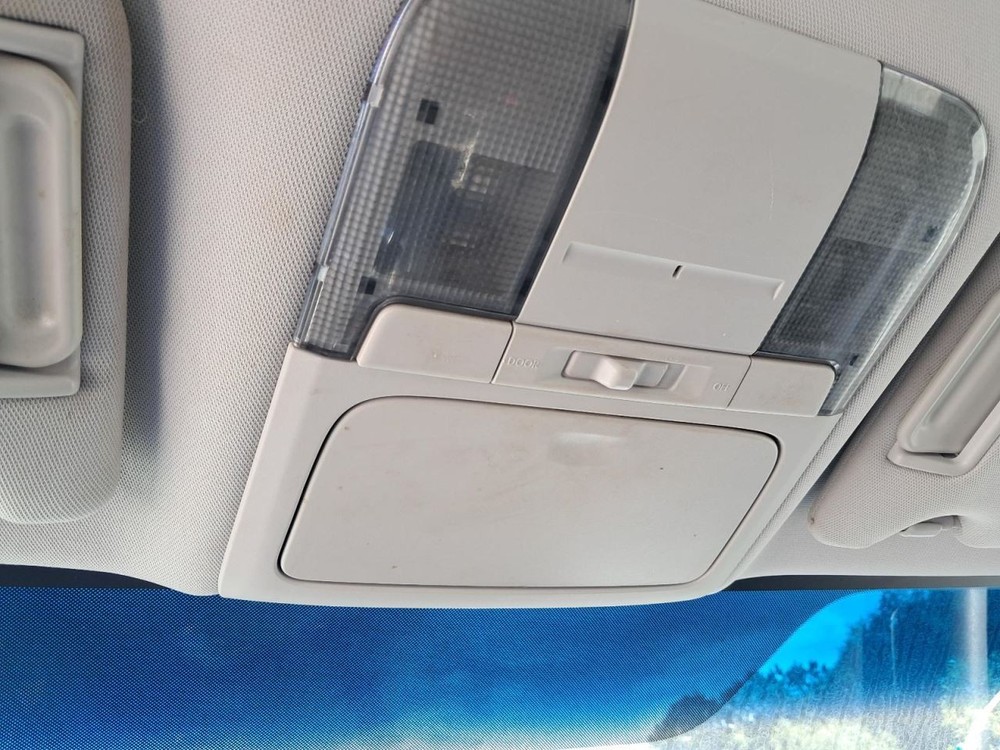LEGACY 2010 Glove Box 4782571