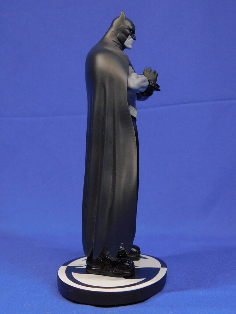 DC DIRECT BATMAN BLACK & WHITE STATUE BY PATRICK GLEASON