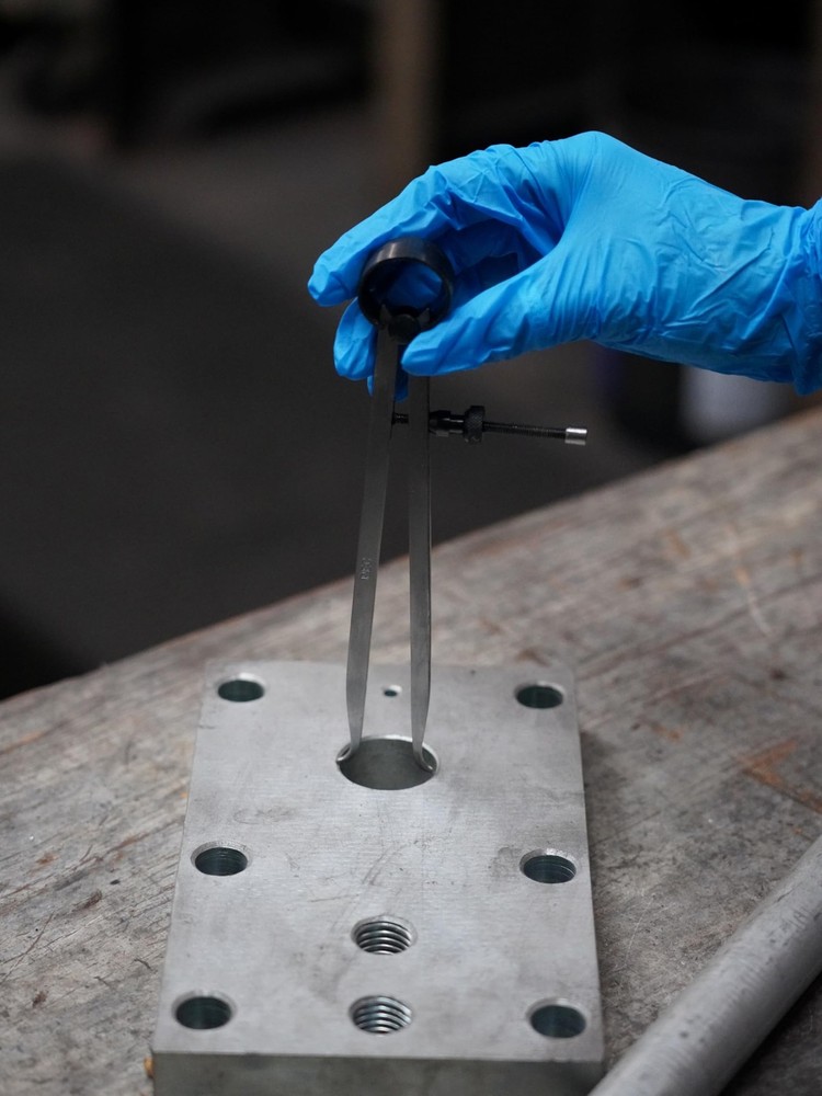 Spring-Type Inside Calipers, Precision Internal Measuring Tool –Flat Leg, Qui...