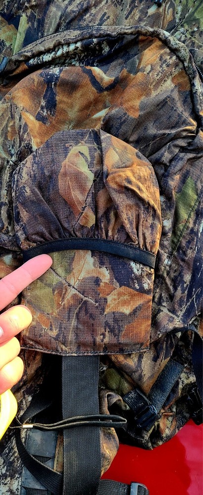 Cabela's Advantage Timber Camo Hunting Backpack Rain cover