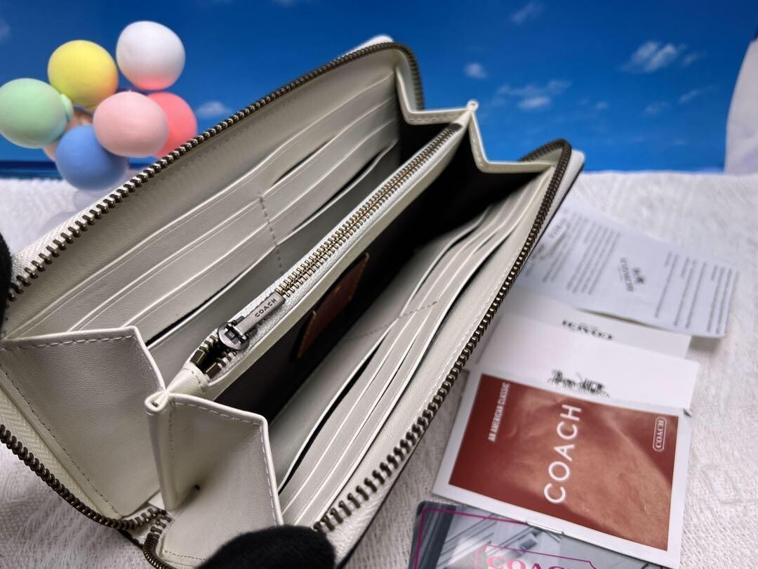 COACH x PEANUTS Snoopy Woodstock White Leather Zip Long Wallet 16122B