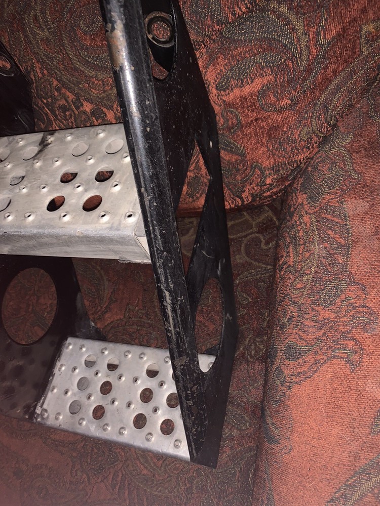 Heavy Duty Frame Mounted Step - International
