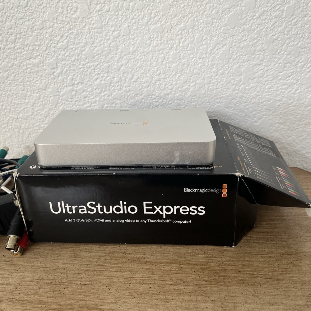 Blackmagic Design UltraStudio Express Thunderbolt Cables