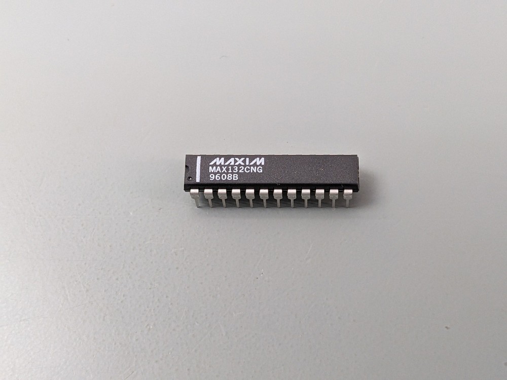 Maxim MAX132CNG 18-Bit ADC With Serial Interface