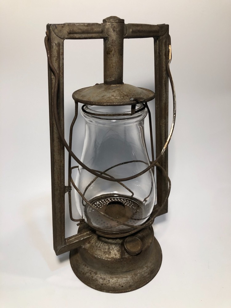 Antique Dietz Victor Lantern With Globe