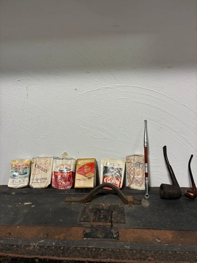 Retro box cigarette package and kissel