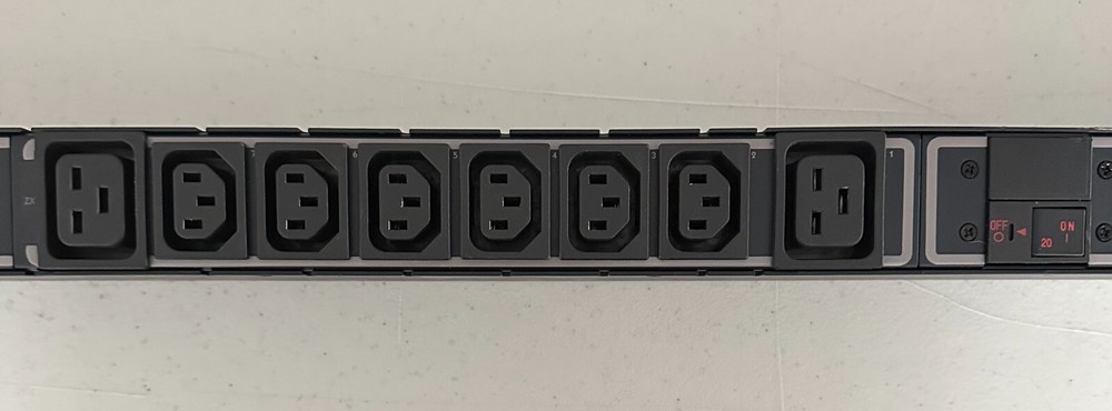 Server Technology Sentry Cabinet Distribution Unit CLG-24VYM411A1 208V Refurbish