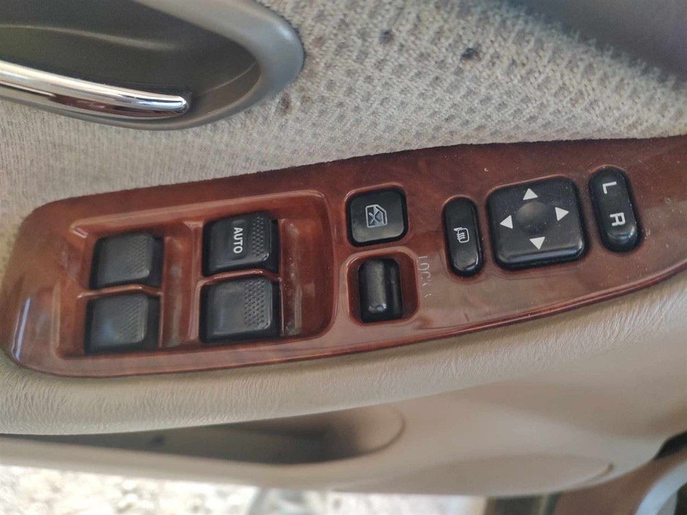 LEGACY 2004 Fuse Box Cabin 6909