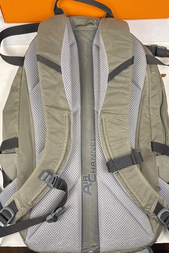 CamelBak Rim Runner 22 Hydration Backpack Olive Orange Air Channel Hiking Pack