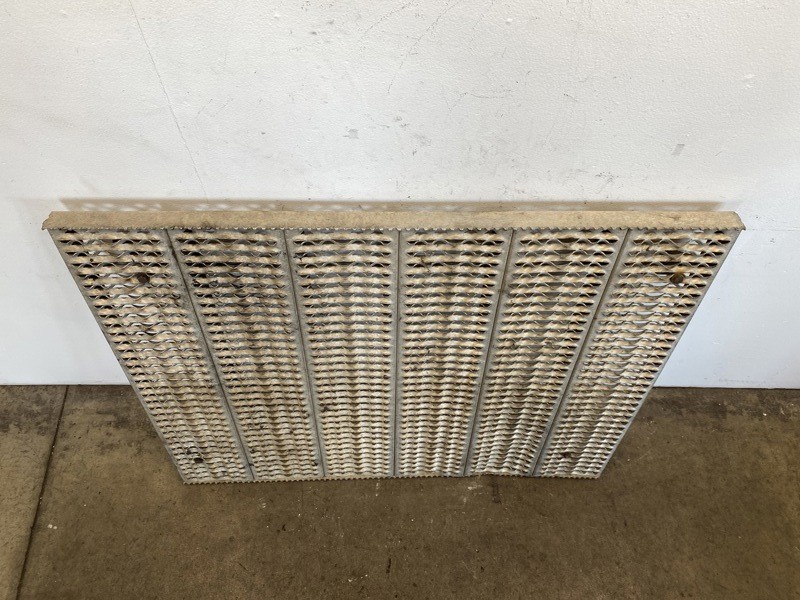 2013 Peterbilt 386 Deck Plate (651-11032)