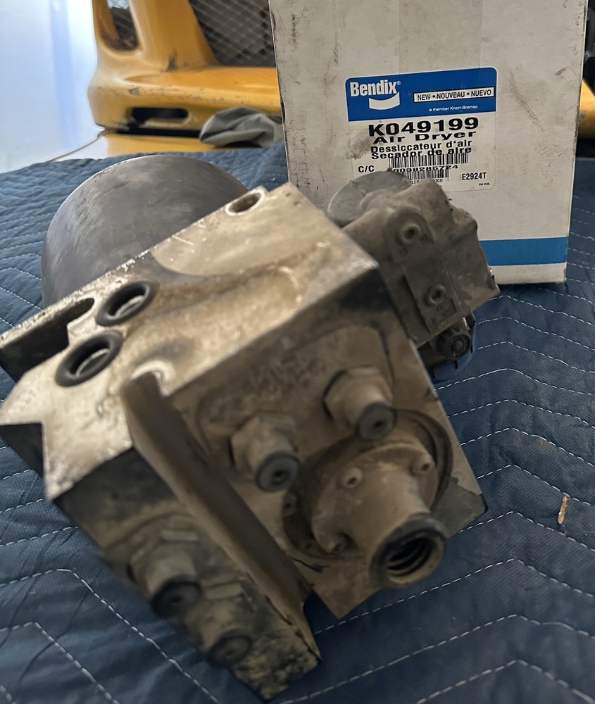Used, K049199 Bendix AD-IS® Air Dryer