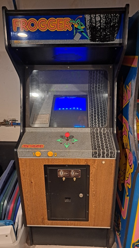 FROGGER ARCADE MACHINE by SEGA 1981 (Excellent Condition) *RARE*