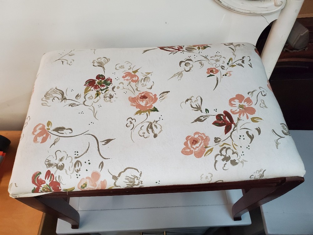 VINTAGE UPHOLSTERED WOODEN BENCH
