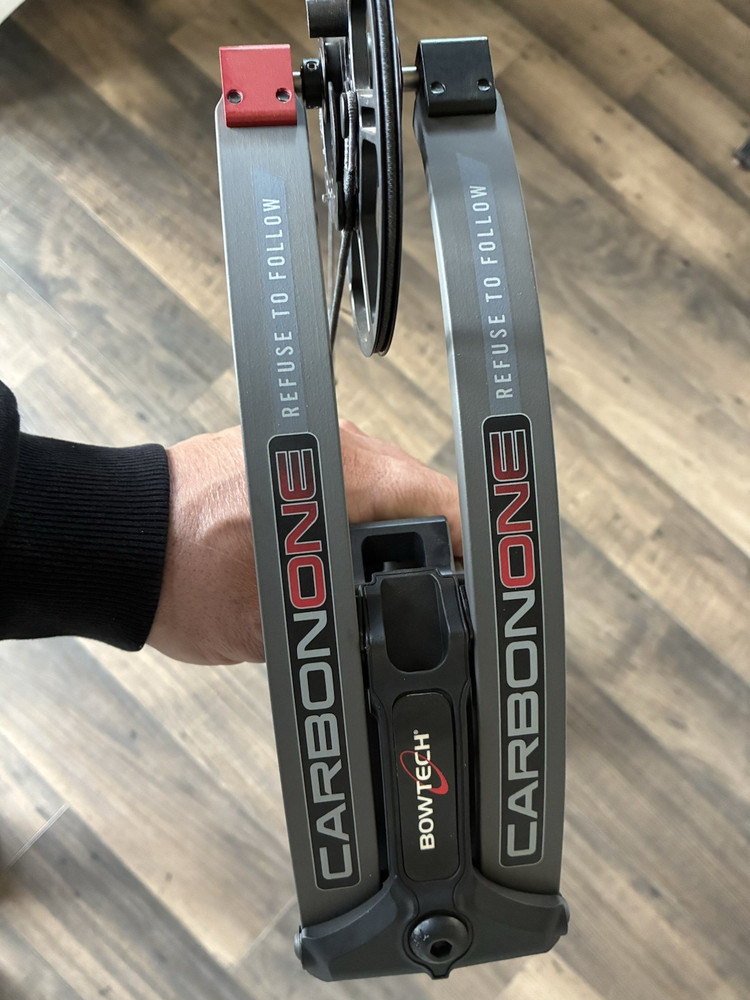 BOWTECH CARBON ONE RH 25.5-30.5" 60-70# SMOKE GREY
