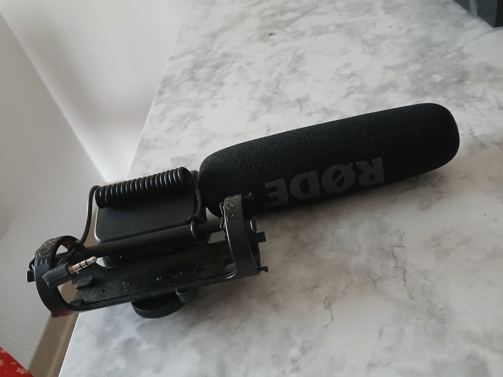 RODE VideoMic Camera-Mount Shotgun Microphone with Gyroscopic Movement