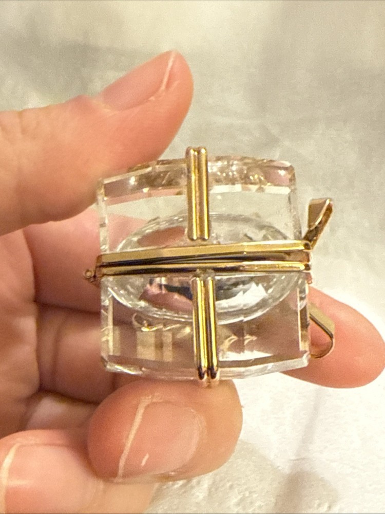 Swarovski Gold Toned Present Box Desk Clock