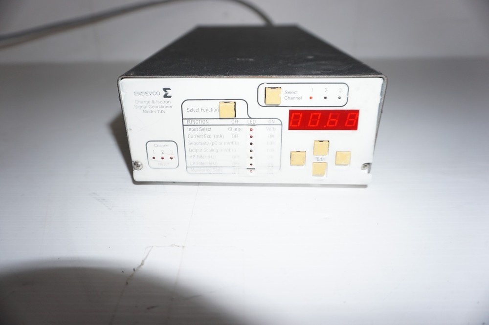 ENDEVCO CHARGE & ISOLATION SIGNAL CONDITIONER MODEL 133 (BFR15)