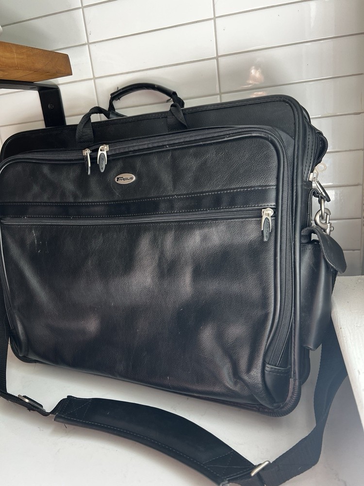 Targus Leather Notebook/Laptop Case Black And Shoulder Strap