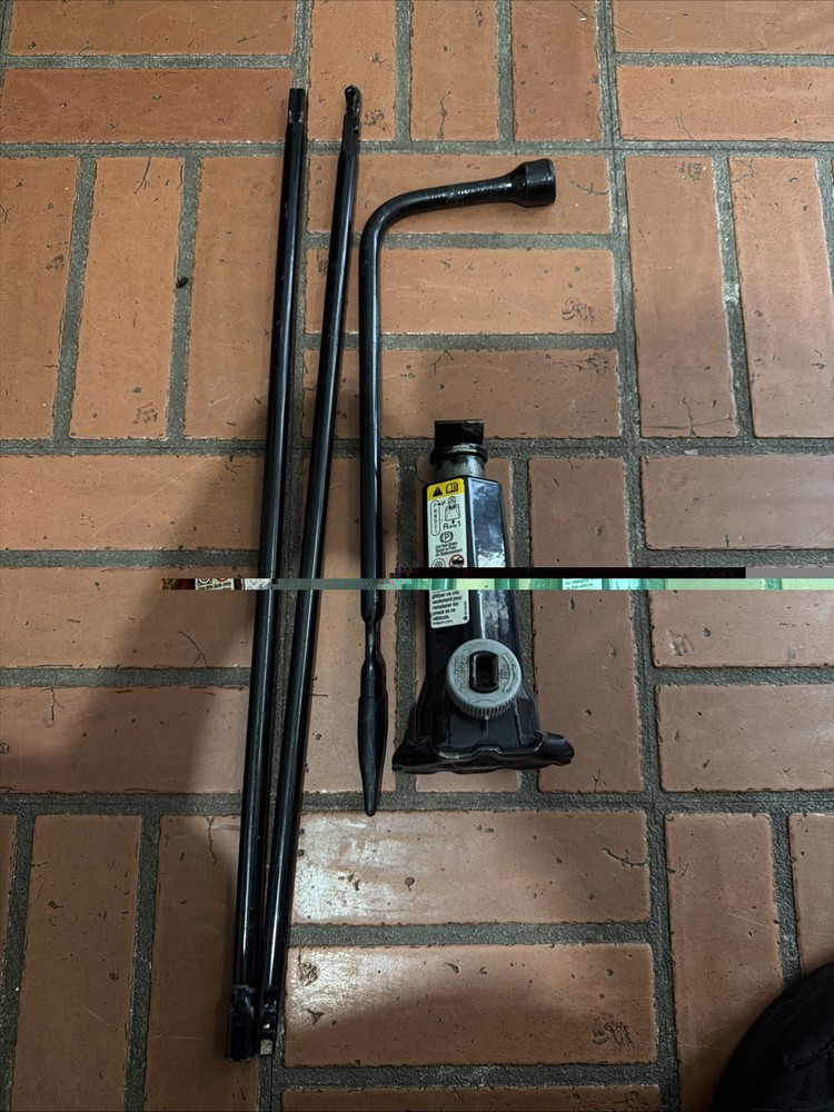 2002-09 GMC ENVOY JACK AND TOOL KIT