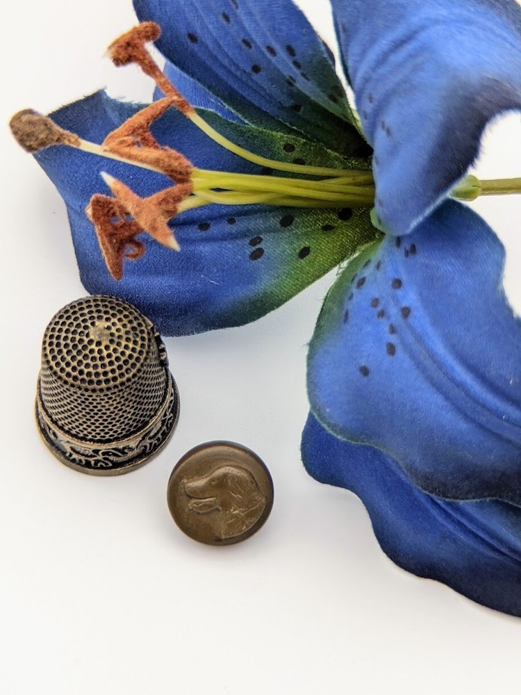 Antique Copper Sporting Dog Picture Button