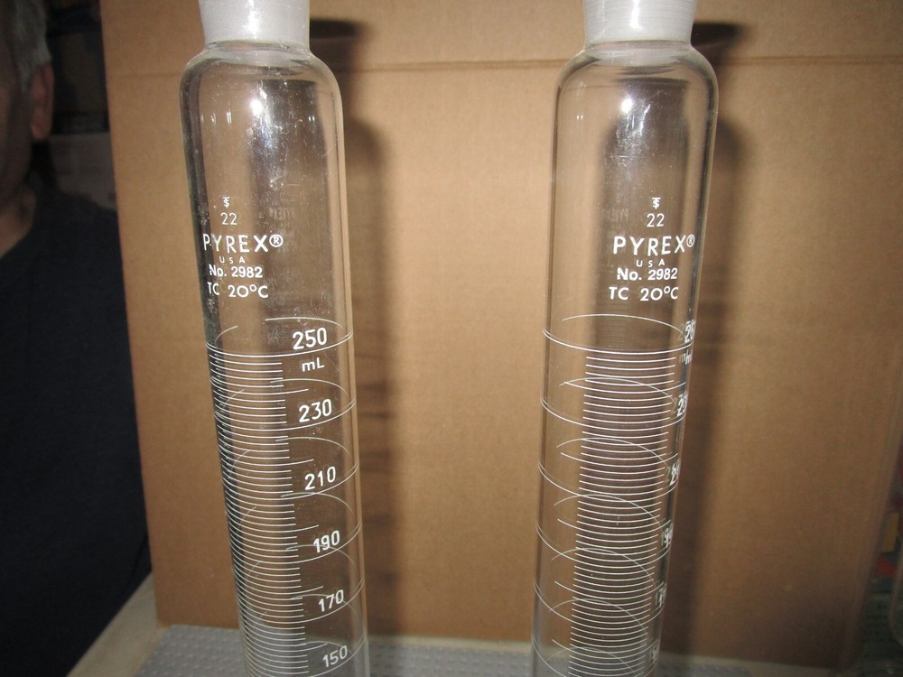 PYREX GLASS 250ML SINGLE SCALE GRADUATED CYLINDER--NO 2982