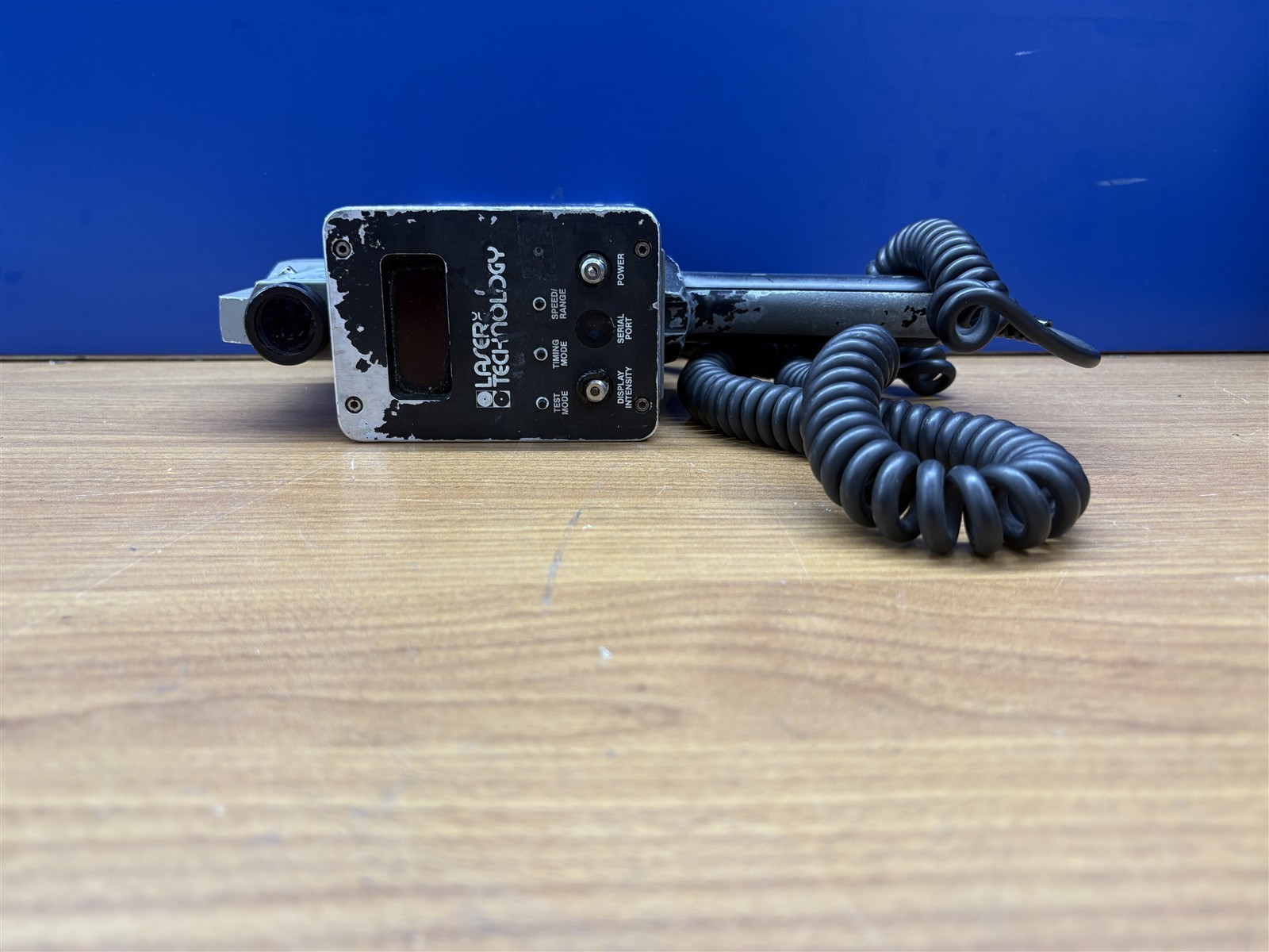 COMUNICATIONS INTERNATIONAL LTI 20/20 MARKSMAN LASER SPEED MEASURING GUN W/ CASE