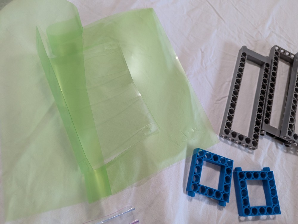 EduScience Kinetics 160+ Pieces Friction Set ToysRus Fun Interactive Incomplete